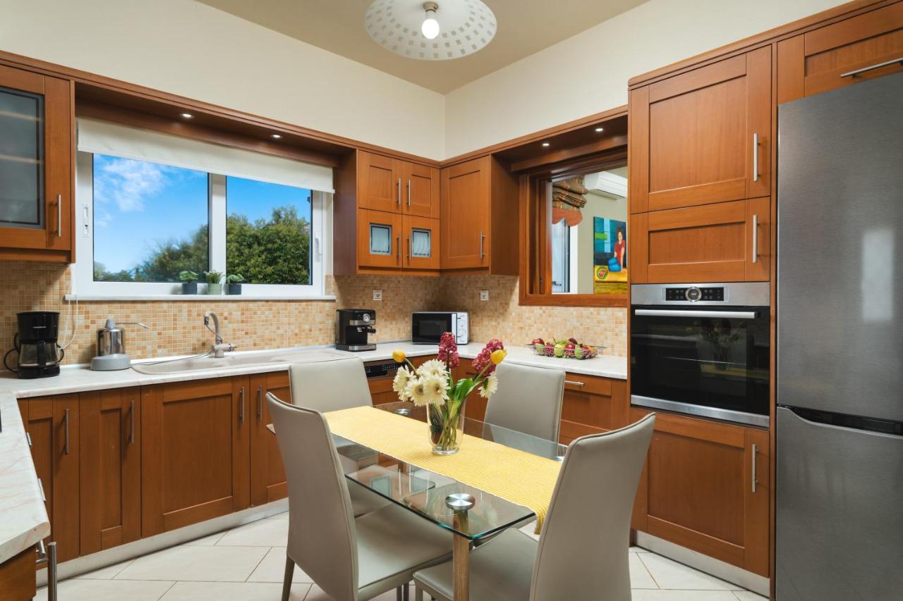 Cedar Tree Villa Kounoupidhianá Екстериор снимка